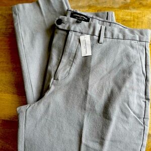 Banana Republic men’s pants. Light gray, modern slim-tapered. Brand new w/tags.